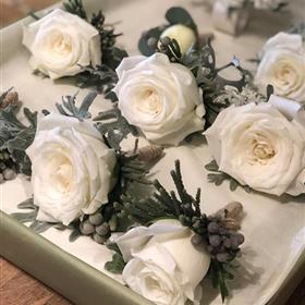 fwthumbbuttonholes.jpg 1.jpg
